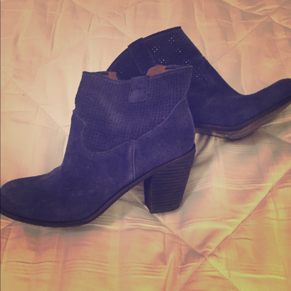 Blue shade ankle boots size 6
